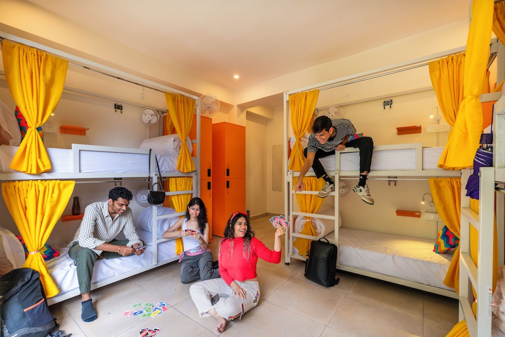 goSTOPS PLUS Kasol Manikaran Road, Bar and Hostel