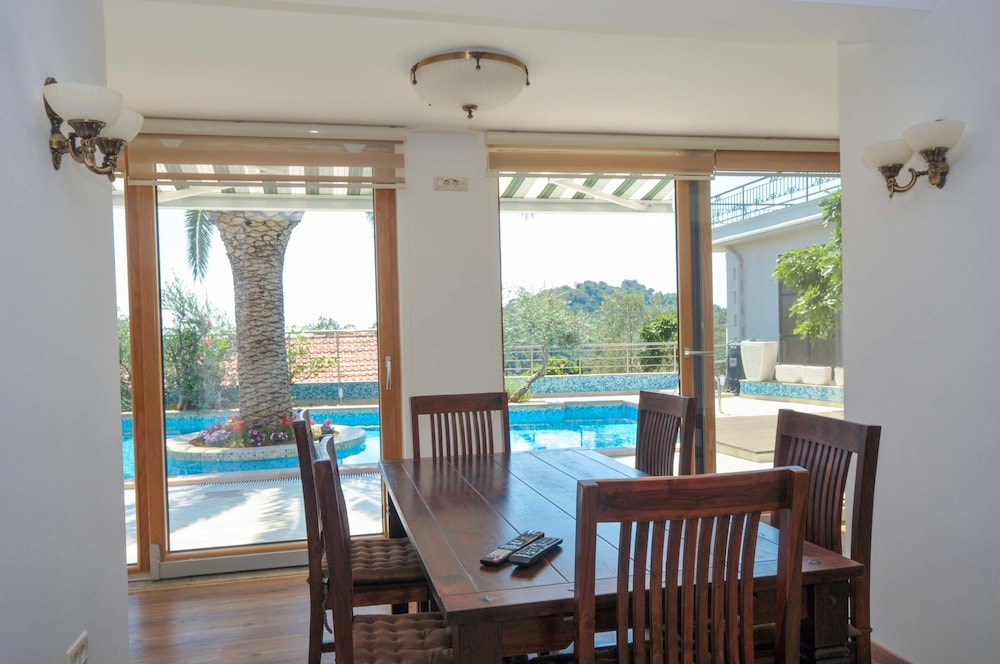 St. George Apartments and Villa with pool
