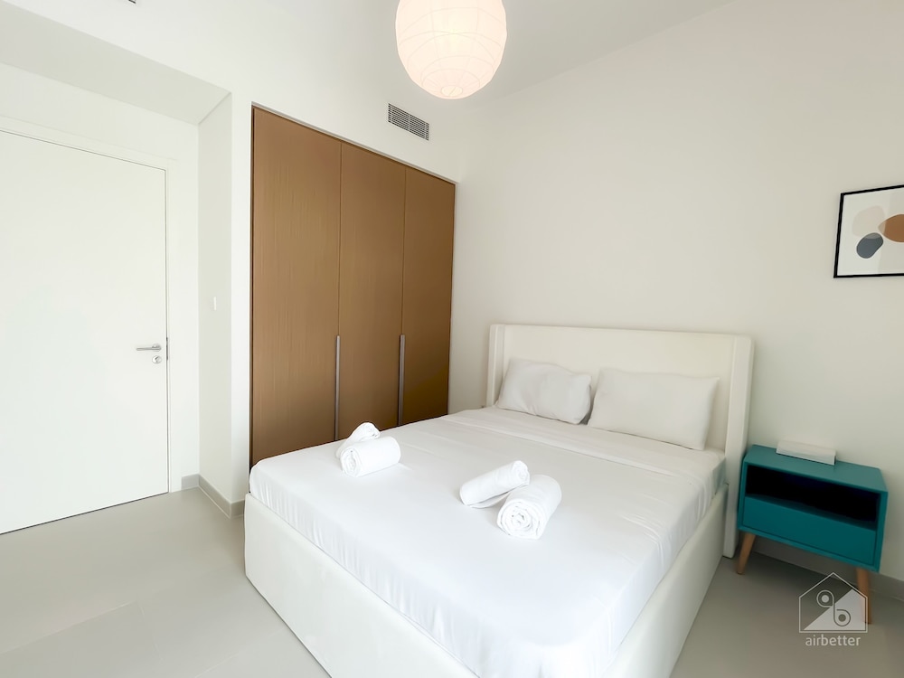 Creek Beach Dubai to Stunning 2B Apt with Balcony in Dubai Creek Harbour