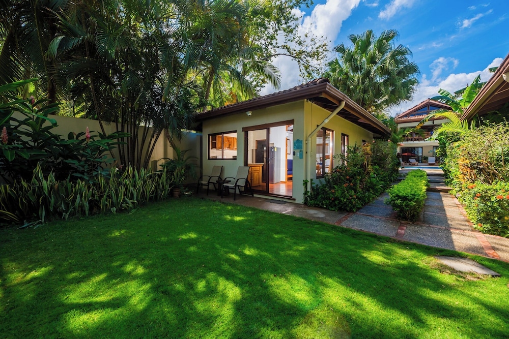 Hotel The Coast Beachfront Hotel - Image 1