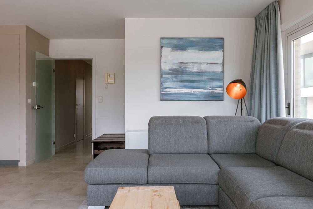 Huswell - Family Apartment With Balcony Near Coast