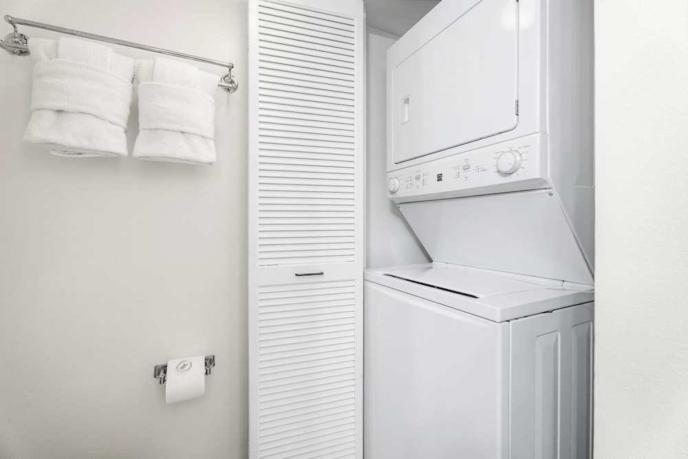 Island Retreat With Concierge - Central AC - Walk to Beach - Vrkcv