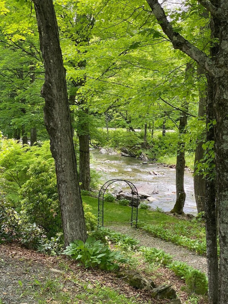 Green River Bridge Inn