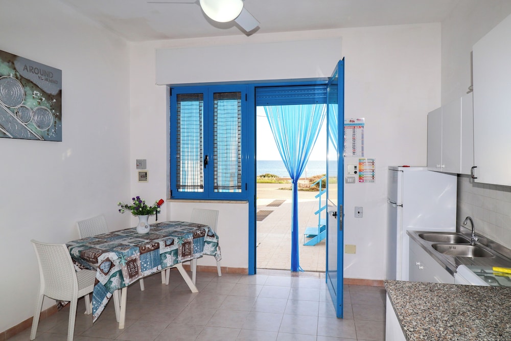 BILOCALE LA CORTE SUL MARE