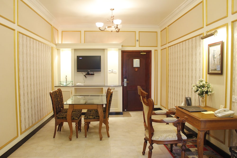 Regant Lake Palace