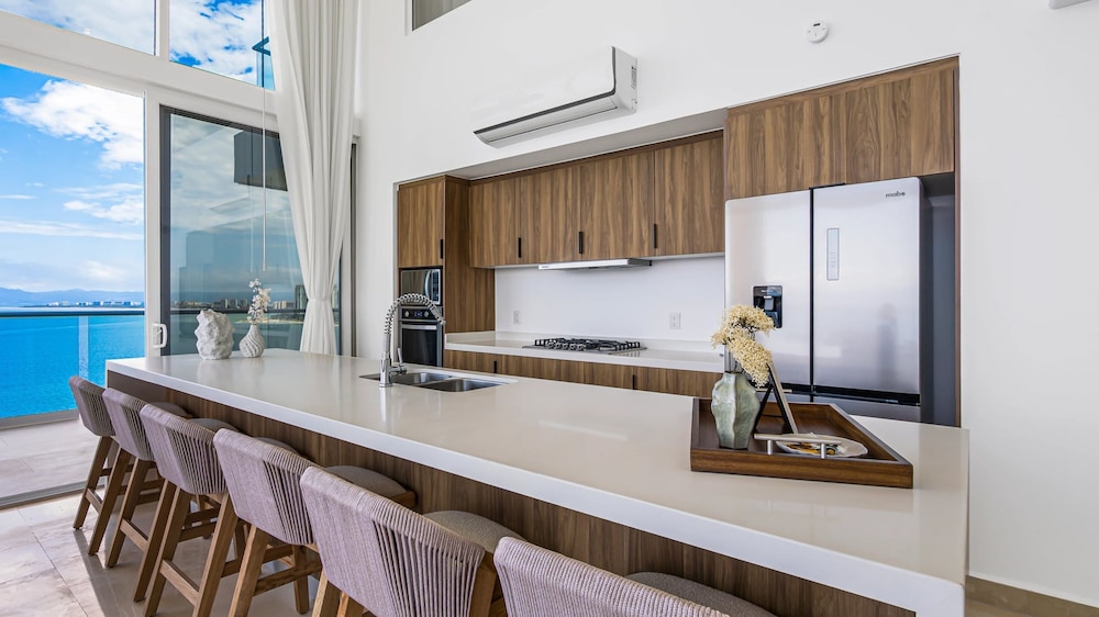 Beachfront Luxury 4BR Penthouse With Incredible Ocean Views