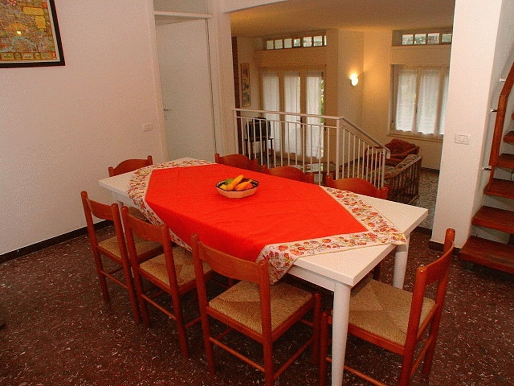 Villa for 8 Guests With Private Fenced Garden in Lignano Pineta