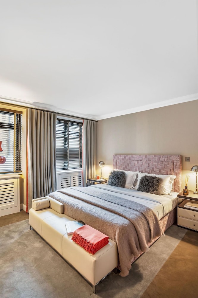 Knightsbridge 3-bed 2-bath by Harrods