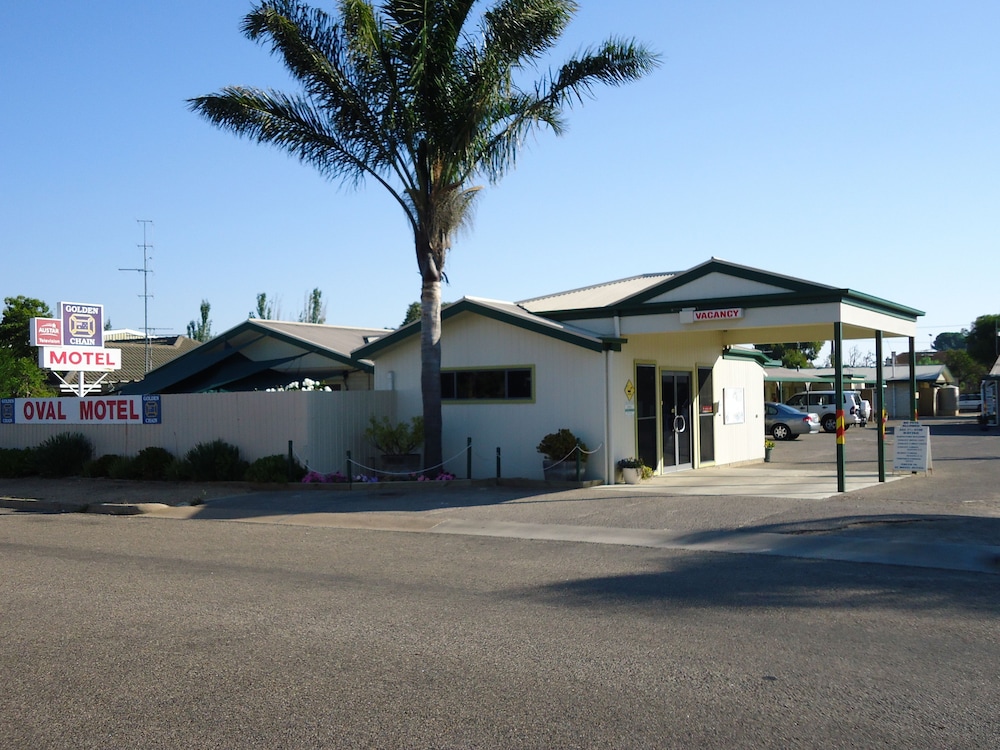 Oval Motel