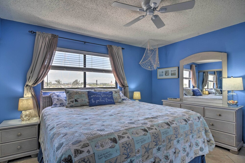 Sunny Seaside Condo With Pool & Walk to Beach! view 4