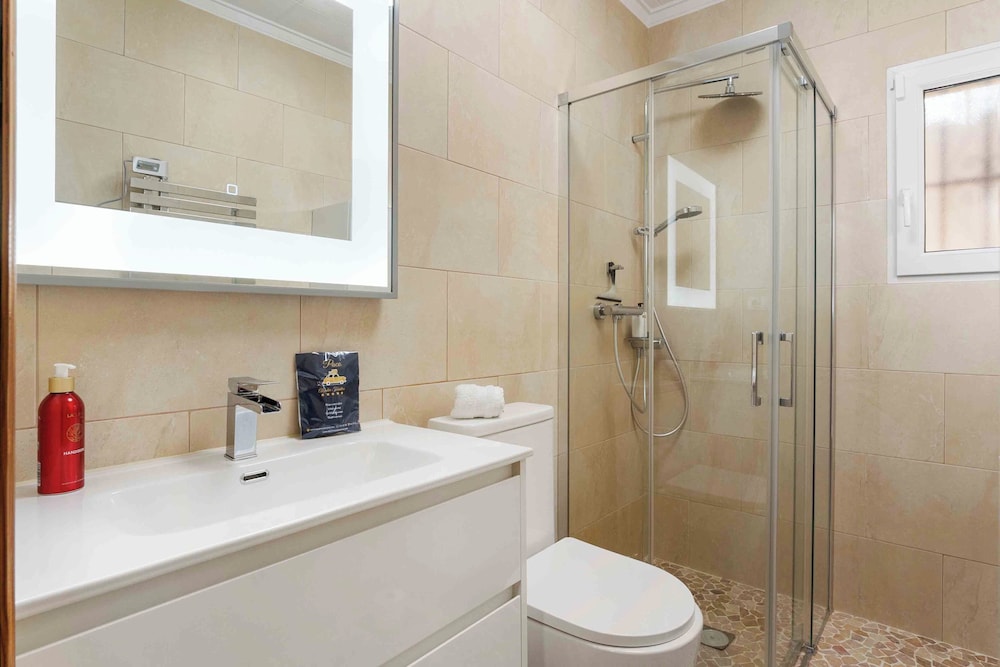 Beautiful and Cozy Villa With Private Pool in Urb, San Luis, El Chaparral, Torre
