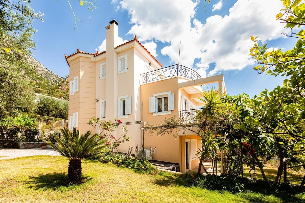 Verga Majestic Sunsets - Villa Close to the Beach photo 1