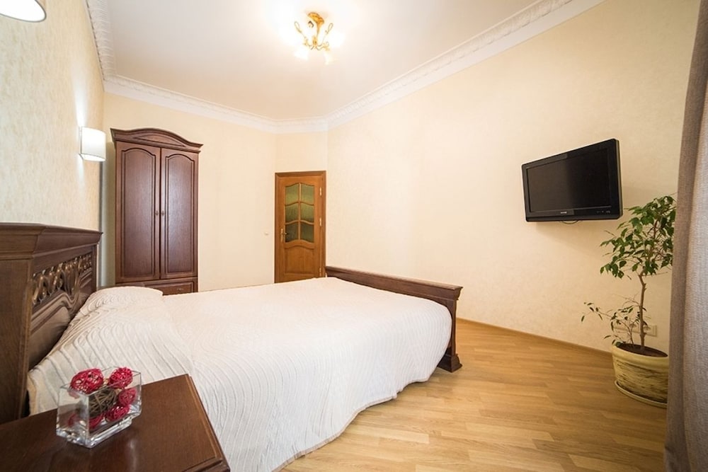 Apartment Virmenska 3 view 4