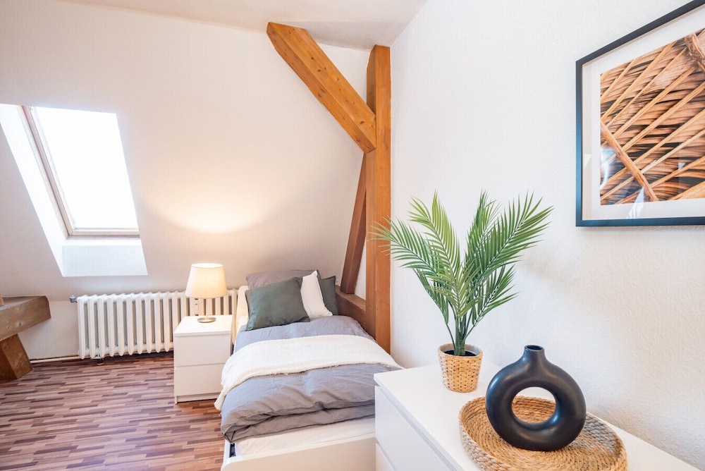 Spacious Apartment In Strausberg - Sleeps 6