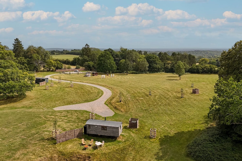 Quercus Redwood - Sleeps 4 - From 375 Per Night