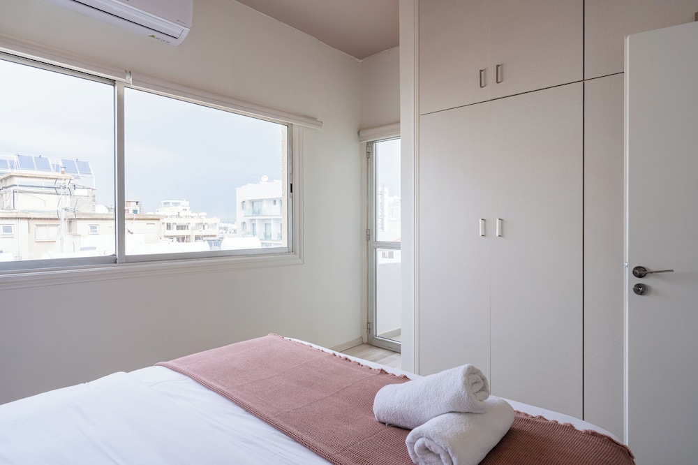 Dune - 1BR & Balcony in Mackenzie