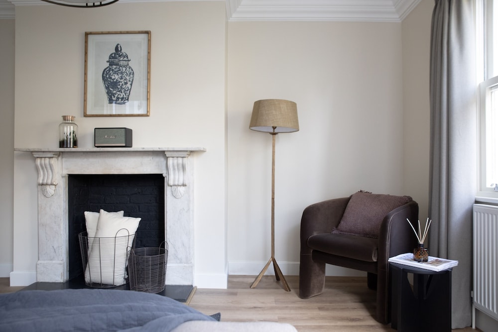 Gulaid House Knightsbridge by Bob W London