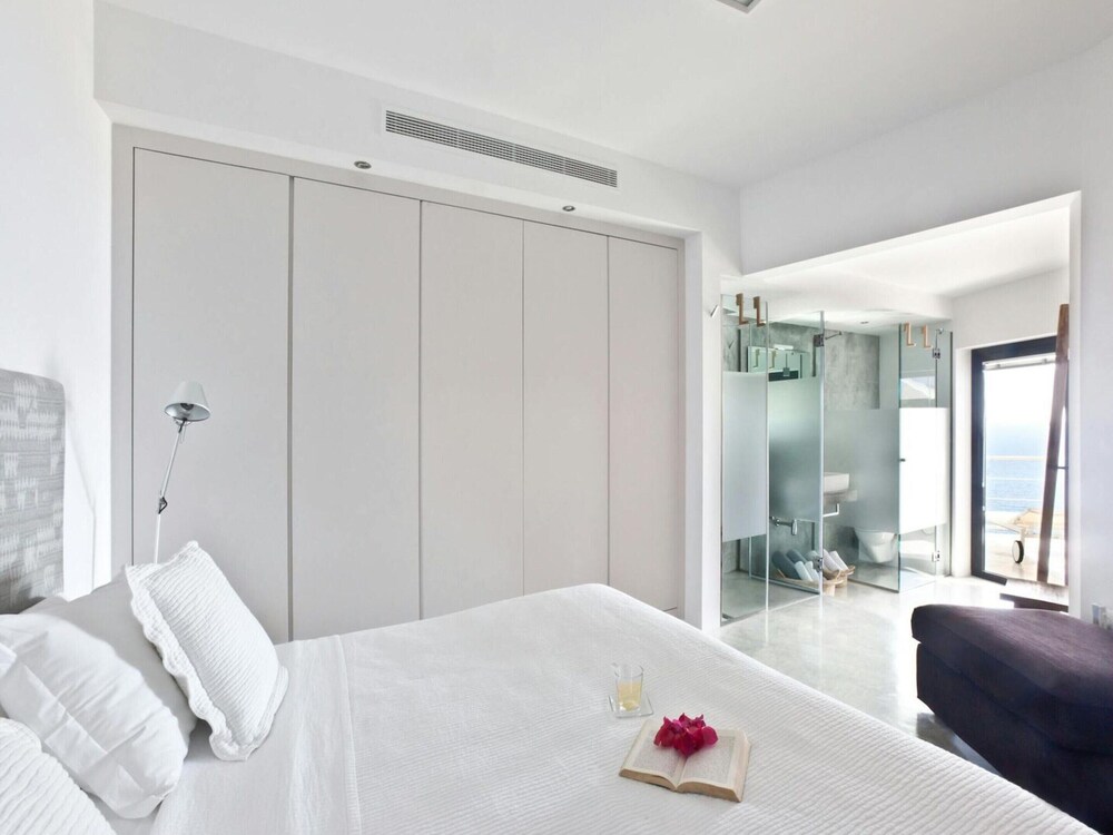 Holiday Home With Private Jacuzzi