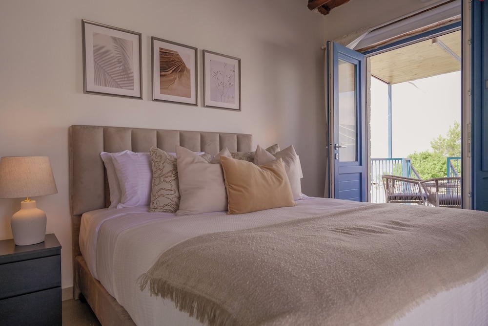Phaedrus Living Peristerona Traditional Maisonette