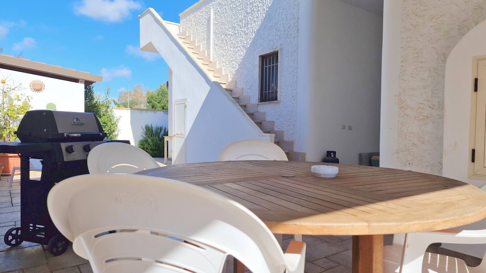 Villa Fede - 3 Bedrooms 2 Bathrooms air Conditioning by the sea