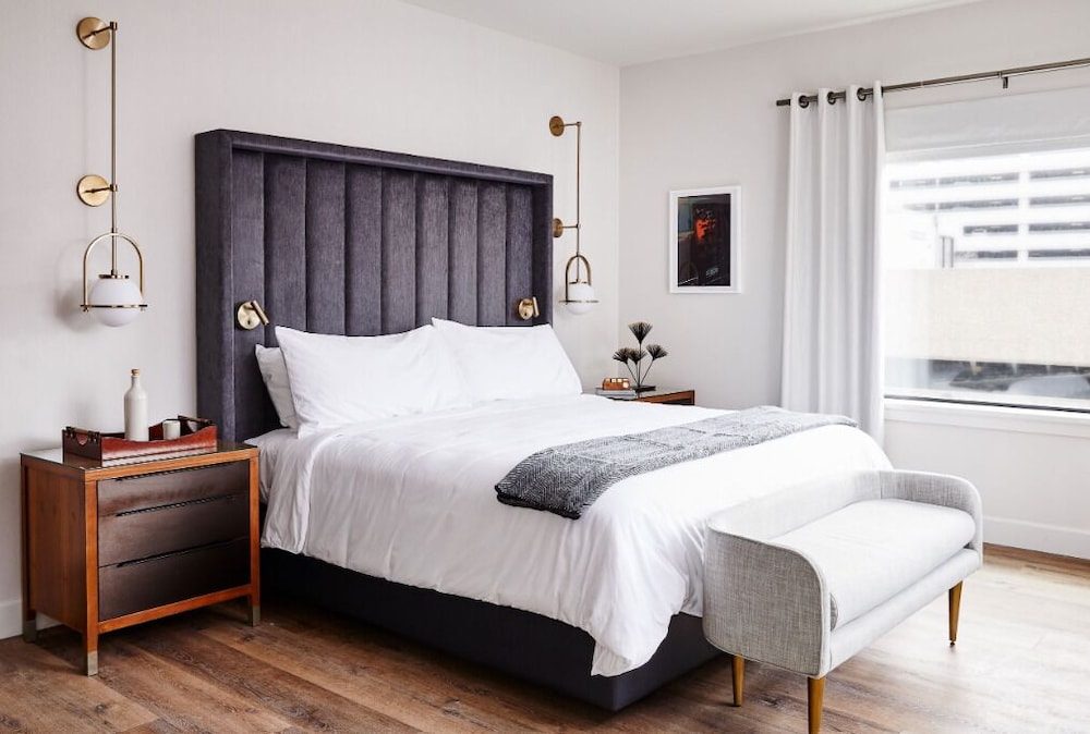 Hartford Vacations - The Blake Hotel - Property Image 13