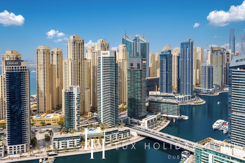 LUX The Vida Marina Residence