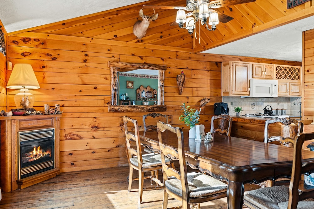 Deer Haven Cabin by Avantstay Waterfront Dock Firepit