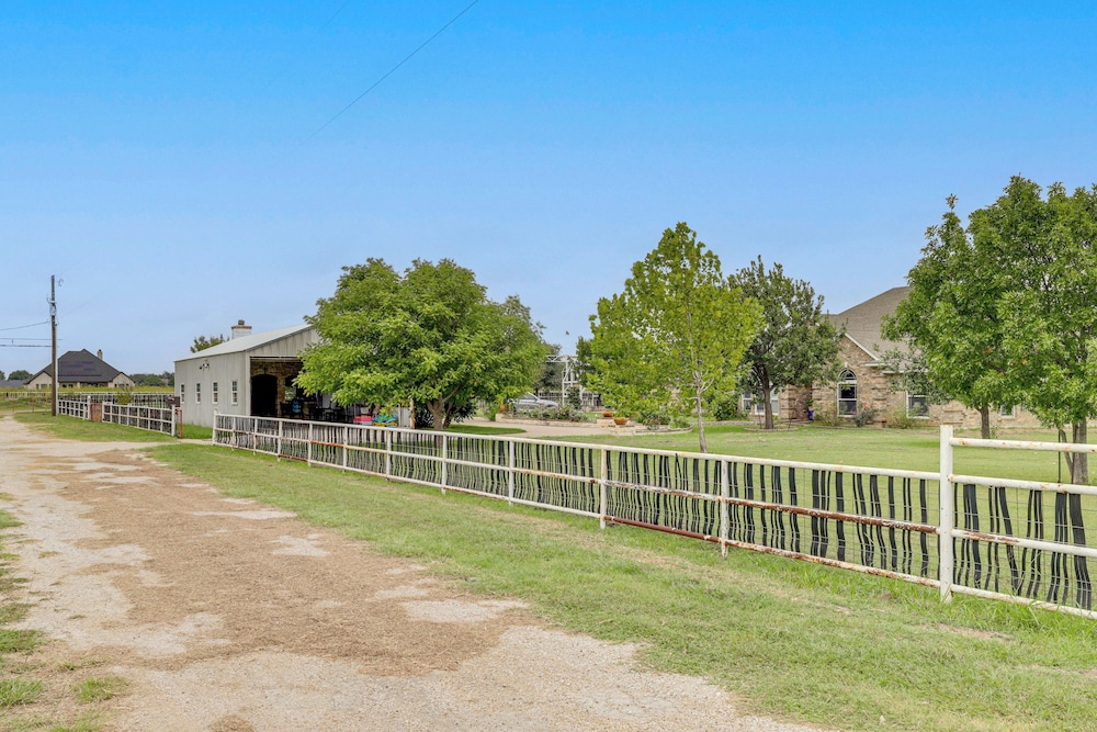 5 Acres! Countryside Getaway Outside Fort Worth