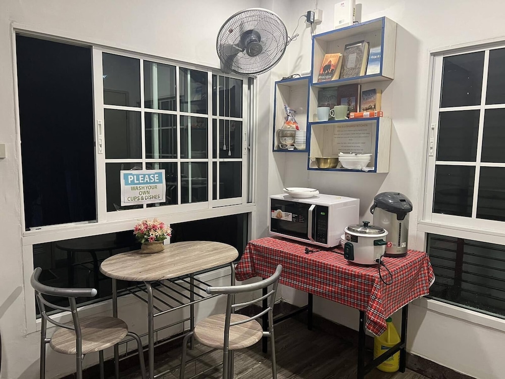 comfy crib hostel