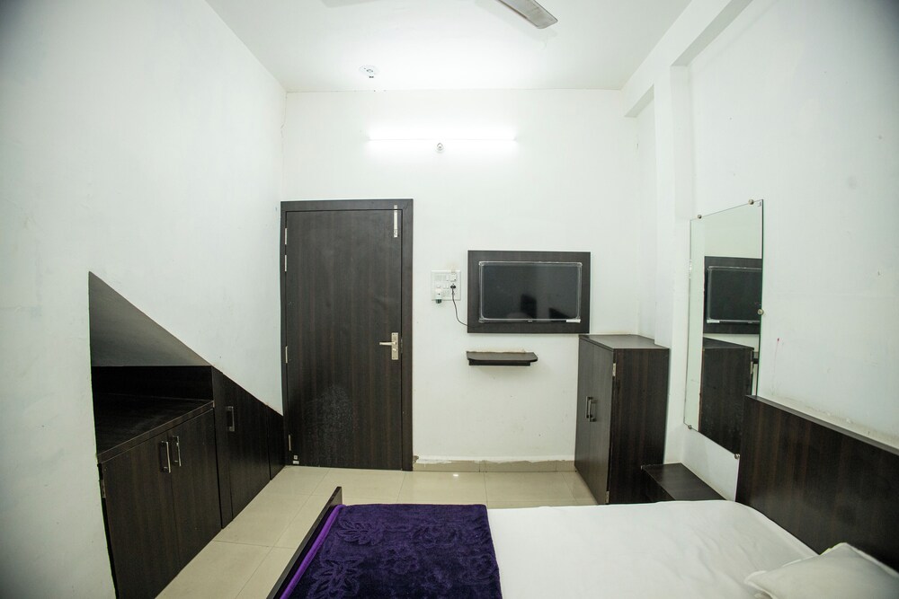 Sri Residency