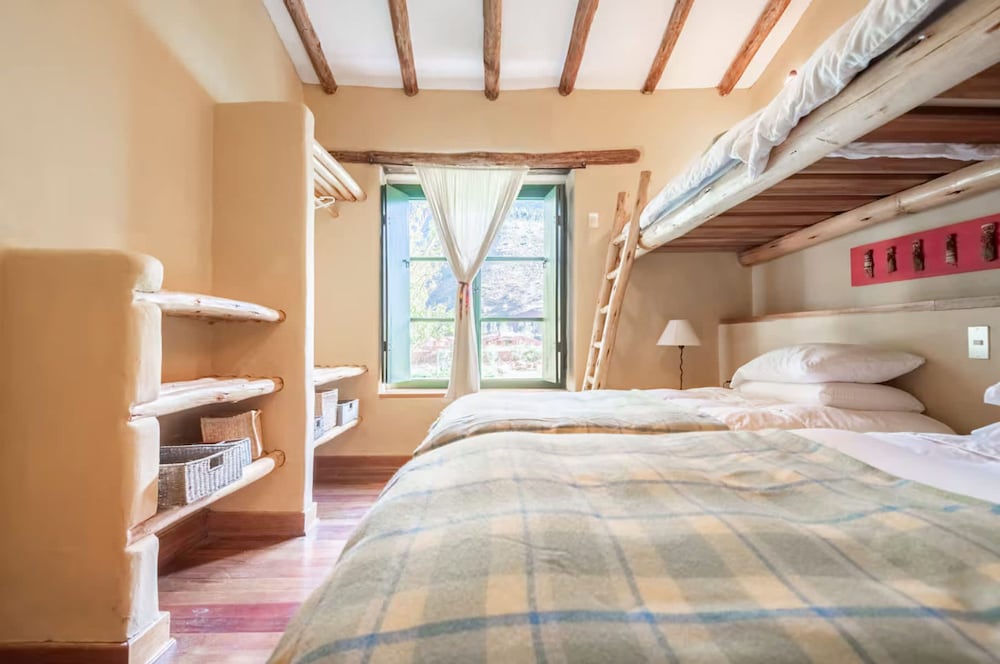 w Peaceful 4BR Villa With Nature View