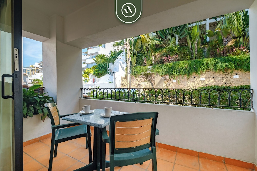 Condos with Pool - Near to the Beach