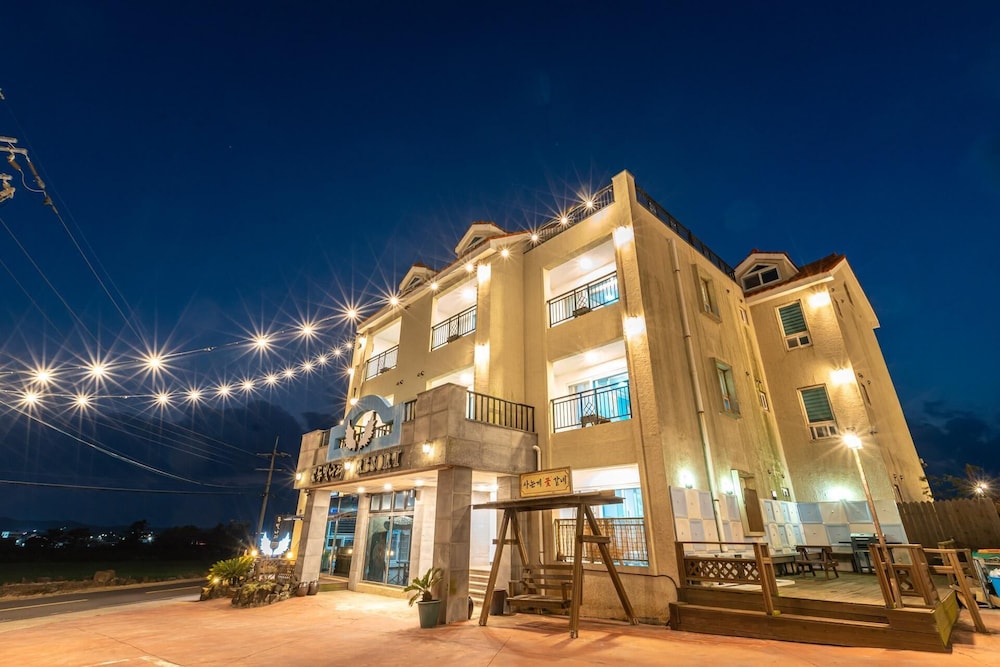 Seogwipo Dobitnarae Resort