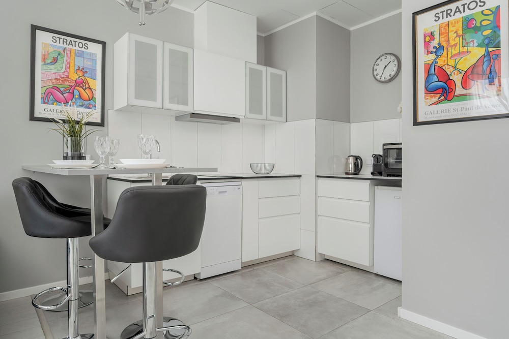 Luxury Apartment by Renters Prestige