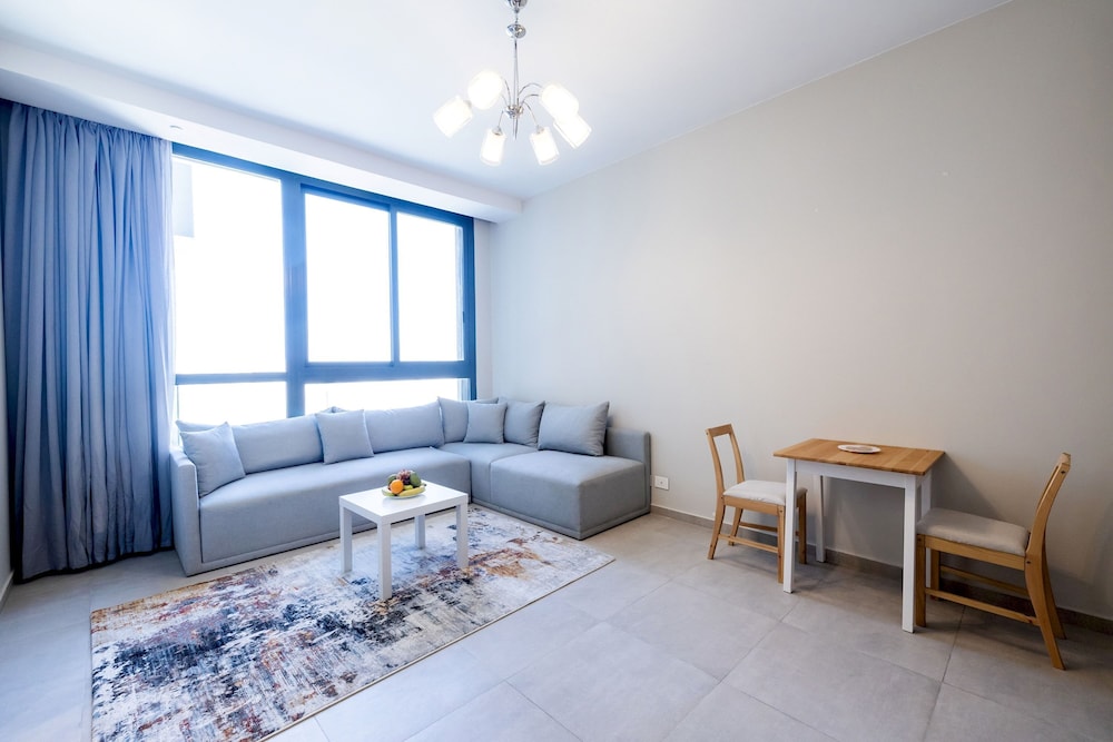 Vesta - Luxury Studio - Aeon Tower