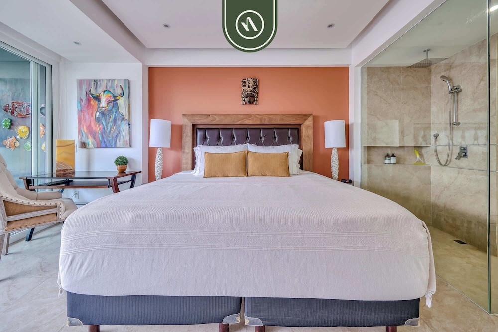 Stunning 2 BR Condo in Romantic Zone - Pool