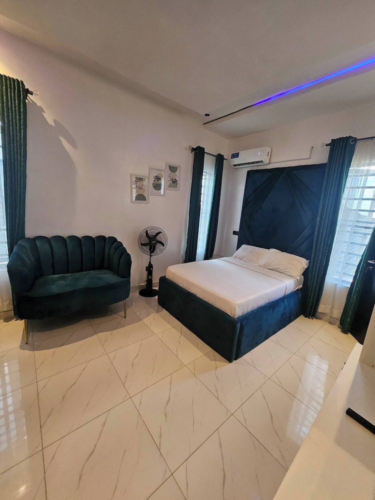 Luxury 5 Bedrooms Duplex With Swimming Pool
