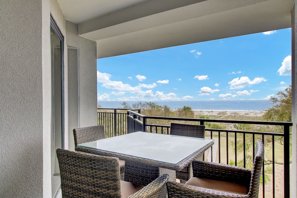 303a Shipwatch by Avantstay Ocean View Shared Pool Boardwalk to Beach