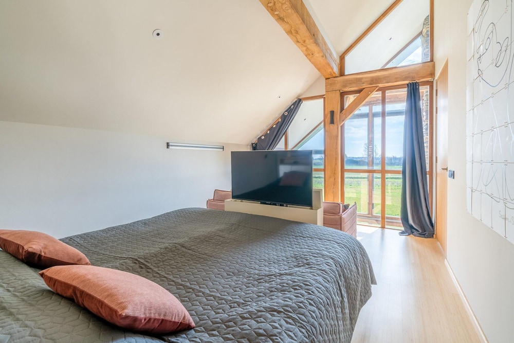 Modern 6-person Villa With Private Hot Tub - Near Beach & Nature