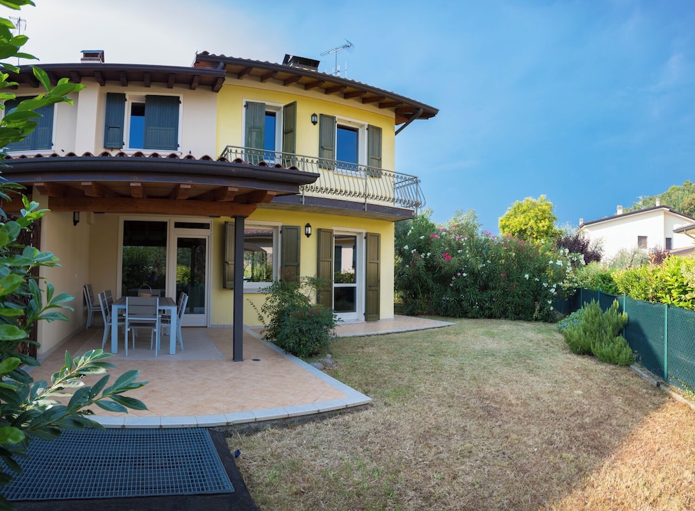 Elegant Lake Garda Villa With Garden