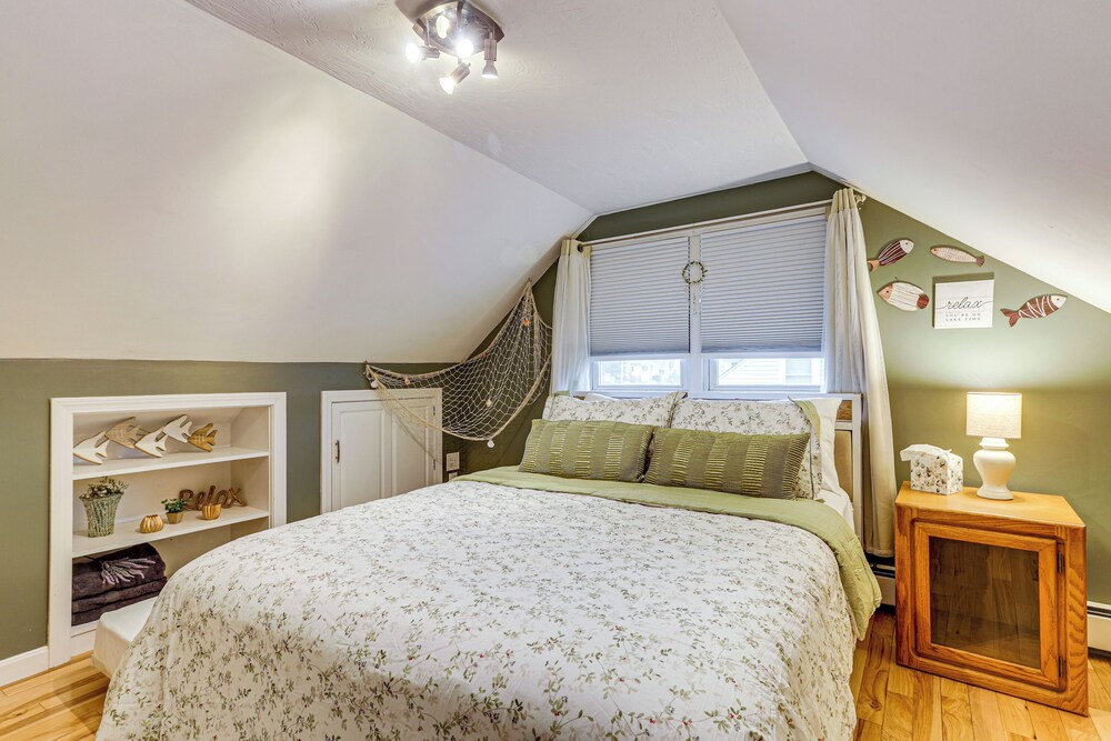 Lakefront Cottage 2 Mi to Palladium in Worcester!