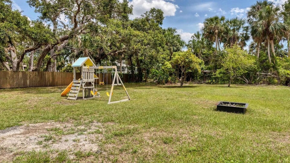 Close To Casey Key Nokomis Beach Pet Friendly Large Yard 3 Bedroom Home