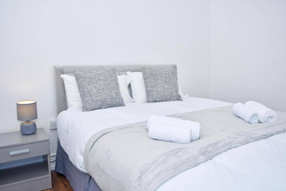 Stylish 3bedroom Near Stoke-on-trent Hospital