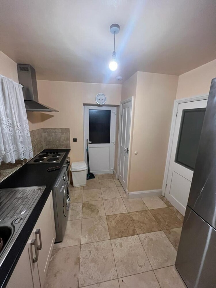 Remarkable 3-bed House in Westcliff-on-sea view 5