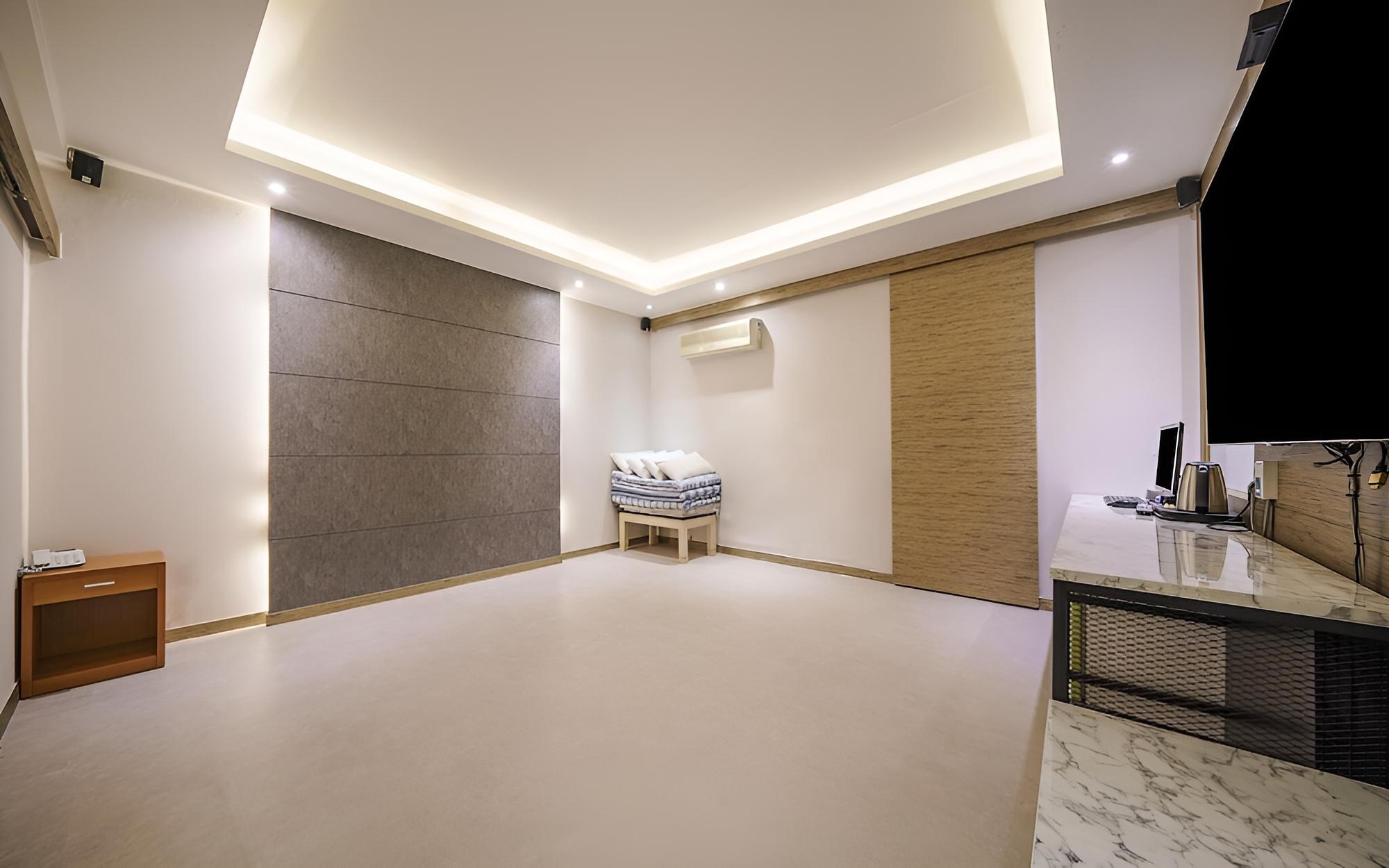 Daejeon Yuseong Spa Tower view 4