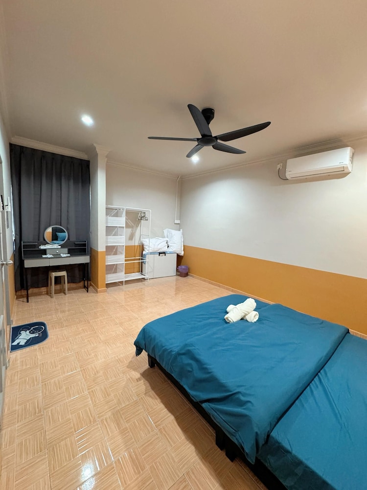 Comfy Tok Sira Home Kuantan 5 BR