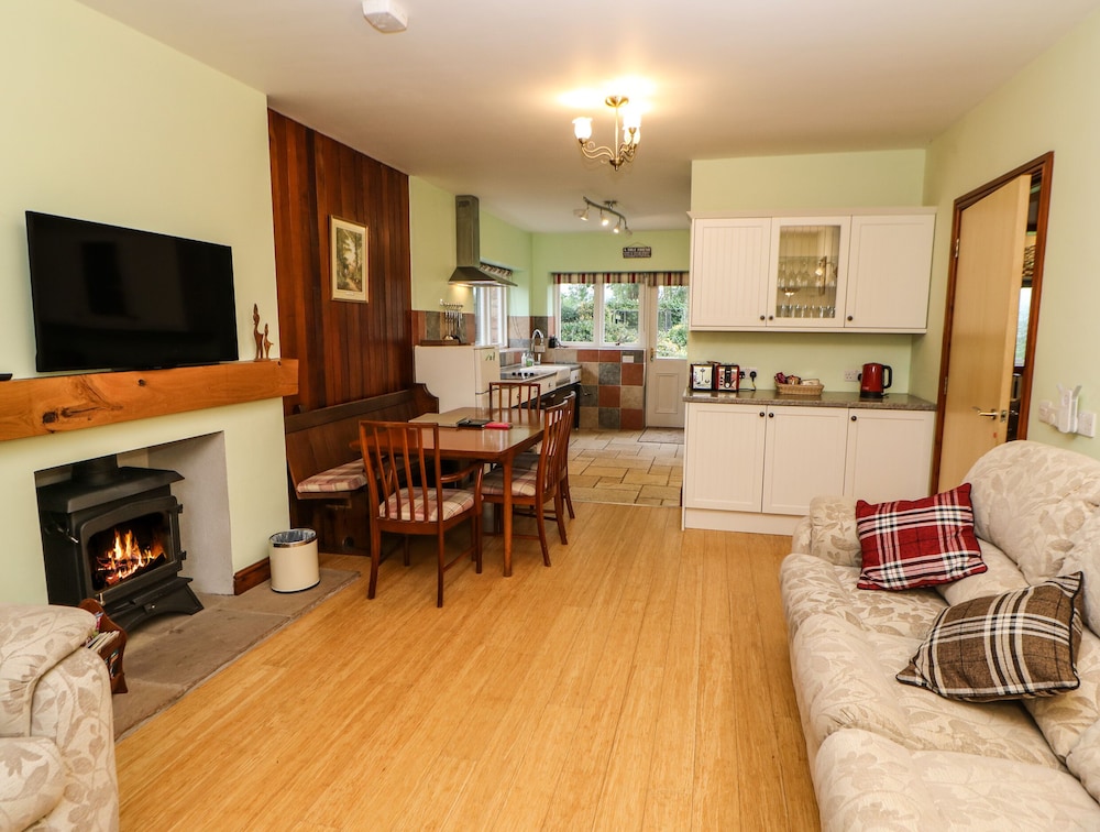 Holly Lodge
