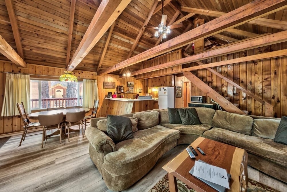 Hank Monk Chalet by RedAwning view 3