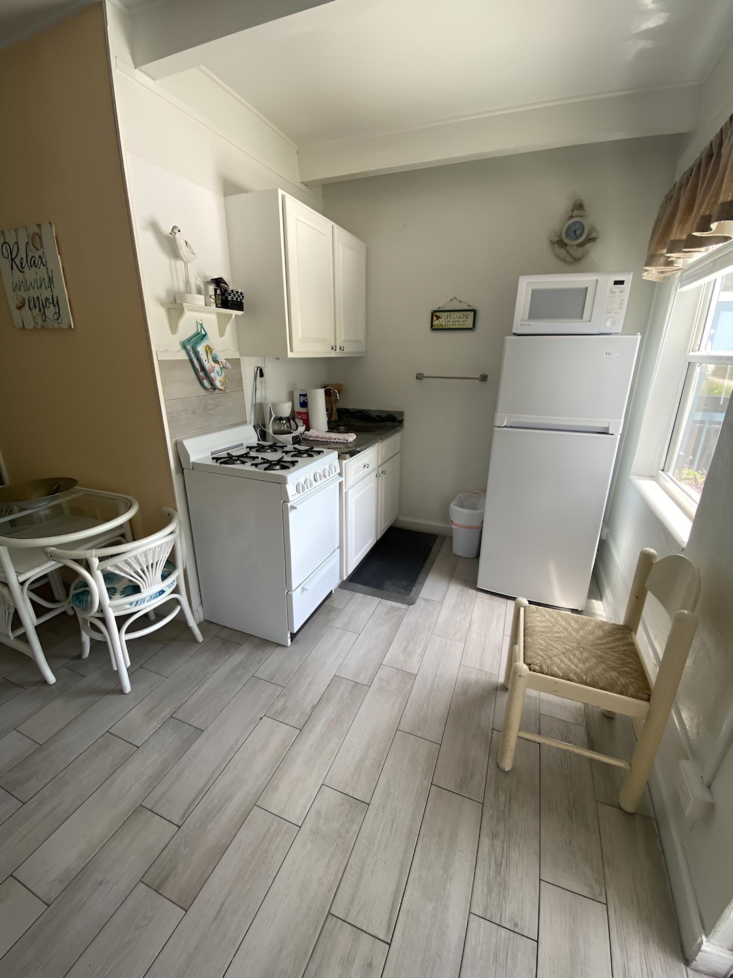 Tropical Winds Motel & Cottages