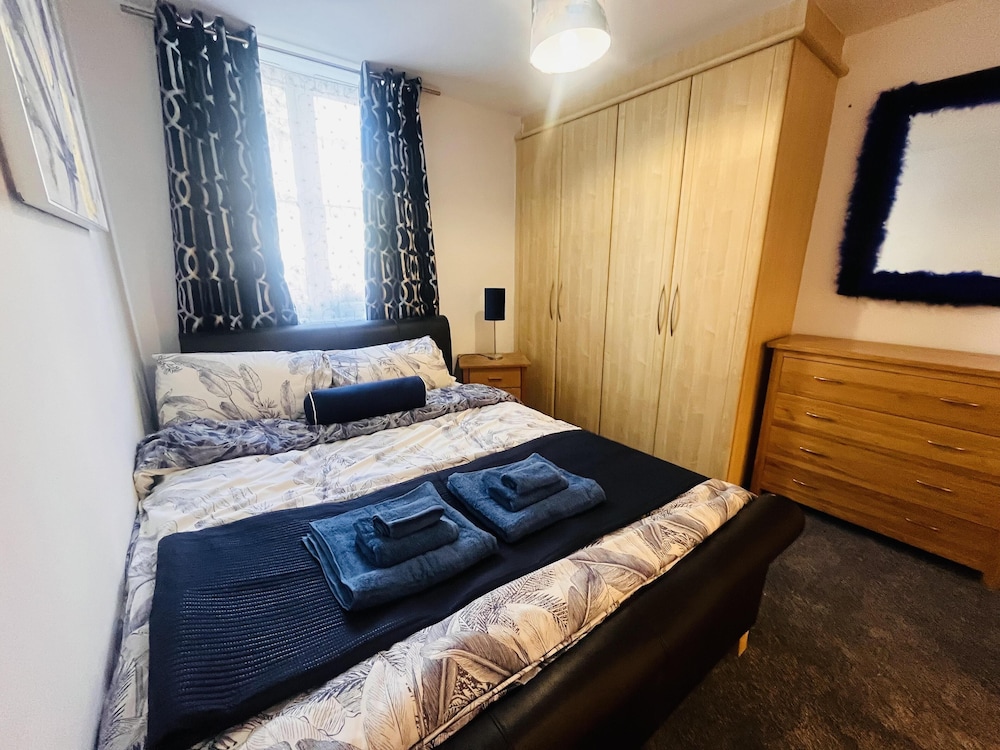 Beautiful 2 - Bed Apartment in Aylesbury view 5